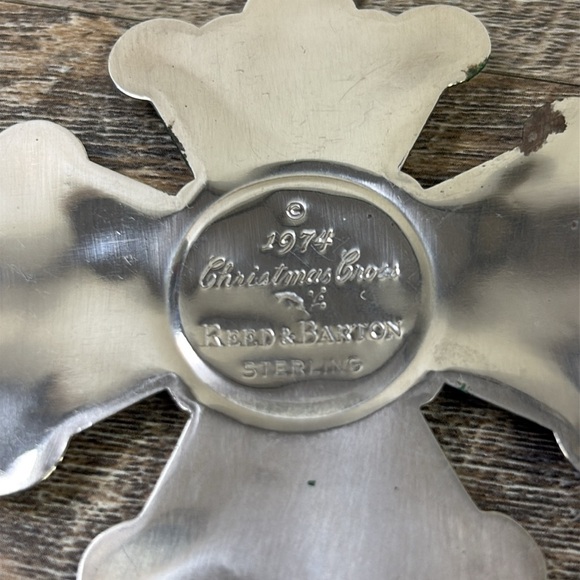 Vintage 1974 Reed & Barton Sterling Silver Christmas Cross - Picture 4 of 8